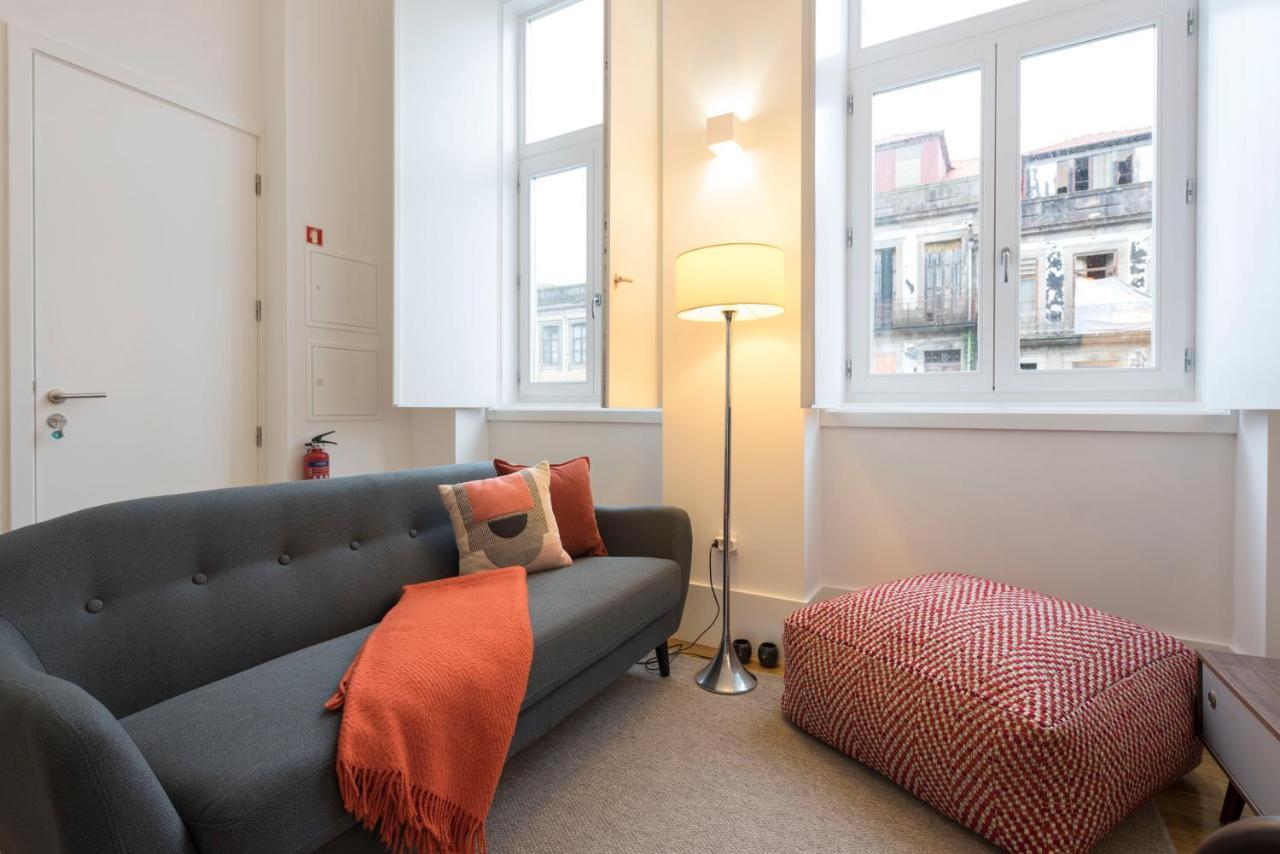 Lovelystay - Cozy Duplex With Patio Right Off Train&Metro Station Porto Eksteriør billede